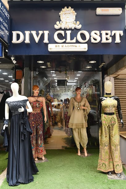 DIVI CLOSET BY RADHIKA business photograph