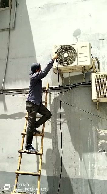 Luxury Electronics & Refrigeration business photograph