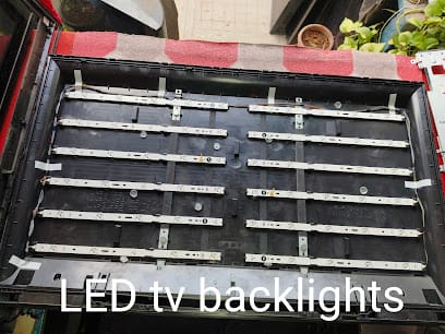 LED TV Repairs and Services Technician (𝙎𝙧𝙞 𝙈𝙖𝙣𝙞𝙠𝙖𝙣𝙩𝙖 𝙀𝙡𝙚𝙘𝙩𝙧𝙤𝙣𝙞𝙘𝙨)🖥️ (ಶ್ರೀ ಮಣಿಕಂಠ ಇಲೆಕ್ಟ್ರಾನಿಕ್ಸ್) 𝙈𝙧.𝙋𝙧𝙖𝙫𝙚𝙚𝙣❤️🪛 business photograph