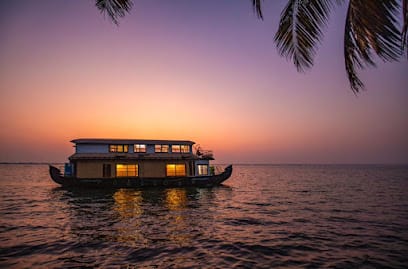 Cee Pee Houseboats | Luxury Houseboats business photograph