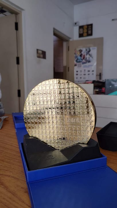 IPCOM Laptops Computers Sales and Service business photograph