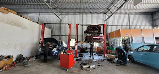 Auto Car Repairing Centre In Mysore business photograph