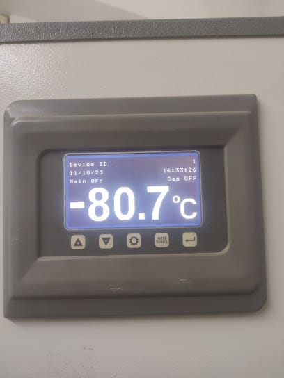 World cooling center ( AC Altra low temperature refrigerator repair service) business photograph