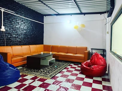 JANTA GARAGE REPAIR WORKSHOP TRAVELS business photograph