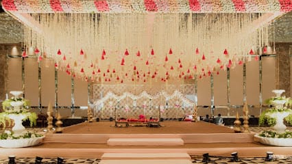 MAD WORLD INDIA business photograph