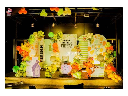 QU Evento By Shashwat business photograph