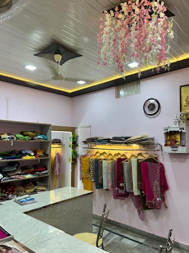 Pari Designer Boutique Agra - Best in Bridal Blouses, Designer Blouses, Saree Dresses, Kids Wear & Designer Suits business photograph