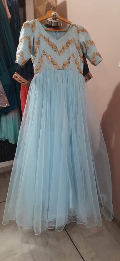 Ayushika Boutique (Ladies Wear & Stitching) business photograph