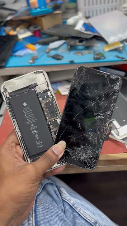 Vicky Mobiles business photograph