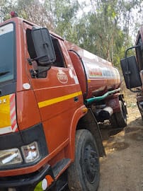 water tanker supplier business photograph