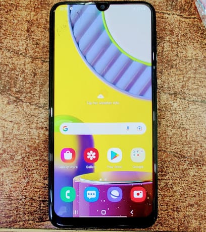 Mobile hardware and software repairs business photograph