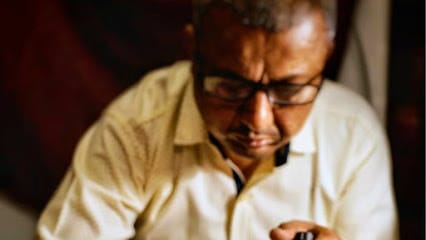 Om jewellers business photograph