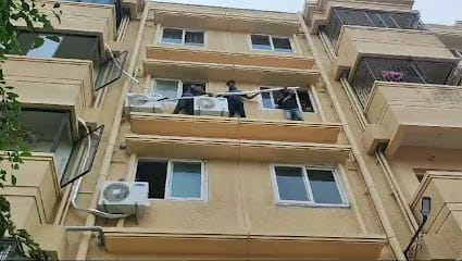 GURU ELECTRONICS business photograph