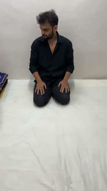 Shades Of Banaras | Shop Authentic Banarasi Sarees At Wholesale Rates business photograph