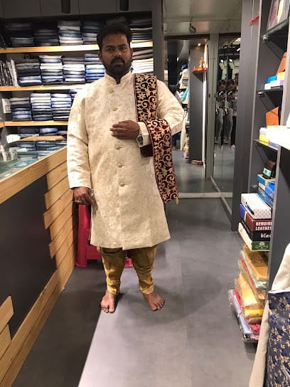 Bevin Garry Rajarampuri Kolhapur business photograph