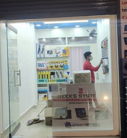 GEEKS SYSTEMS Computer Sales and Service business photograph