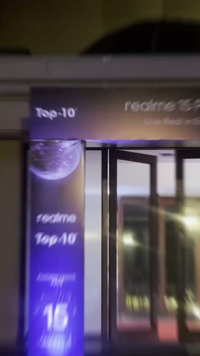 Top 10 Store | Mobiles, TV, Laptop, Accessories in Masjid Bandar Satkar Hotel business photograph