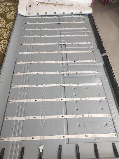 4K LED TV DOOR STEP SERVICE business photograph