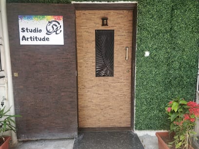 Studio Artitude business photograph