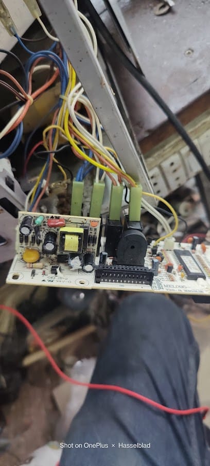 LK electronics repairing business photograph