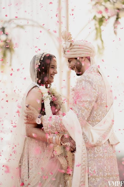 Aishal business photograph