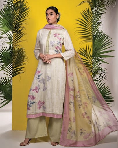 SSONIKA FASHION business photograph