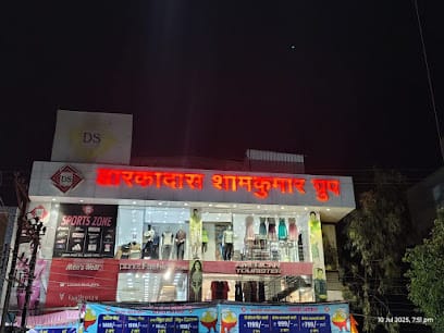 Dwarkadas Shamkumar - Saree Shop In Shivaji Chowk, Latur business photograph