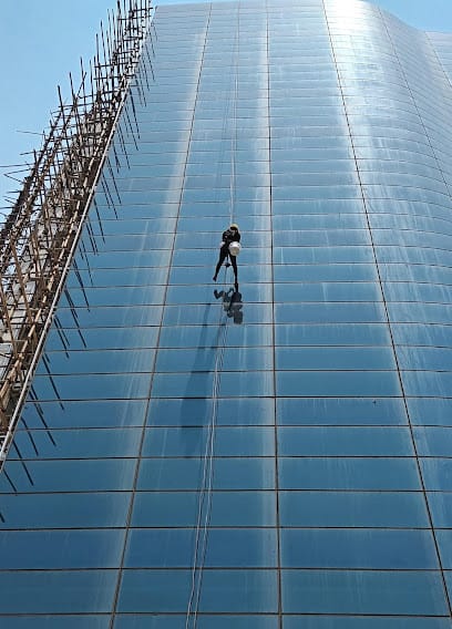 R M Facade Cleaning Services business photograph