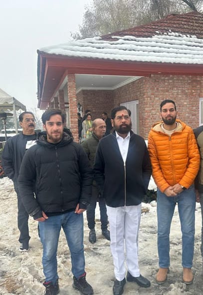 M J CABS। Kashmir Cab Service | Taxi Service in Srinagar | Cab Service in Kashmir | Taxi Booking Srinagar business photograph