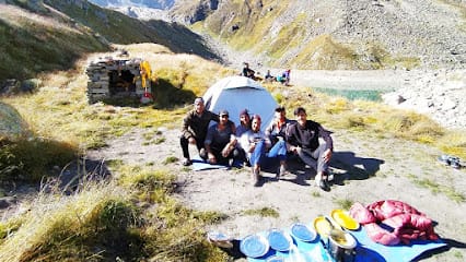 Expedition happiness Trek business photograph