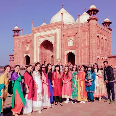 Delhi Tour guide business photograph