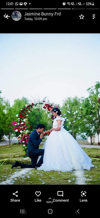 B8 Fashion Boutique | Designer Dresses | Customised Tailoring | Long Frocks | Lehengas | Blouses | Tailoring Material business photograph