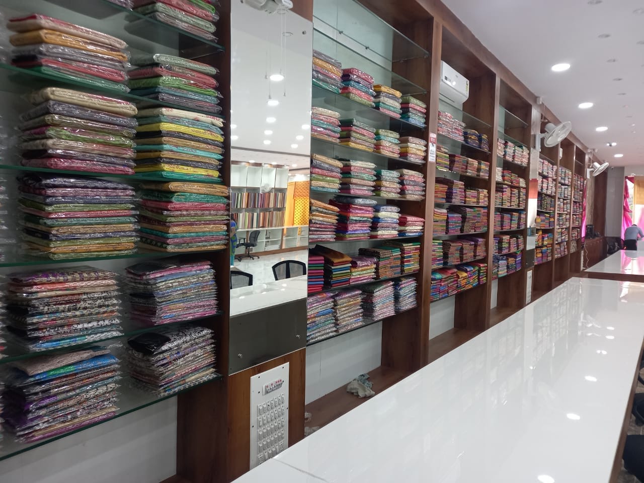 Royal Mysuru Cauvery Silks & Handicrafts Emporium business photograph
