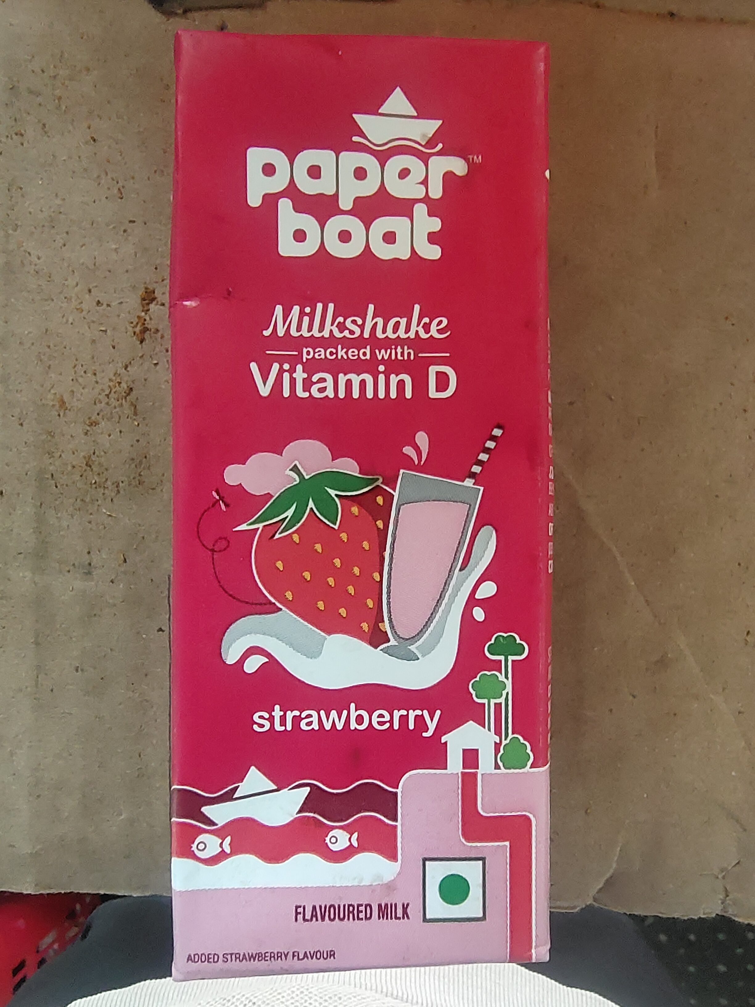 Paper boat milkshake strawberry
