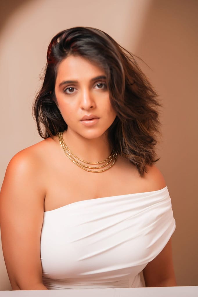 3-Layered Ruhi Necklace – Buy Luxurious Gold Chain view 2