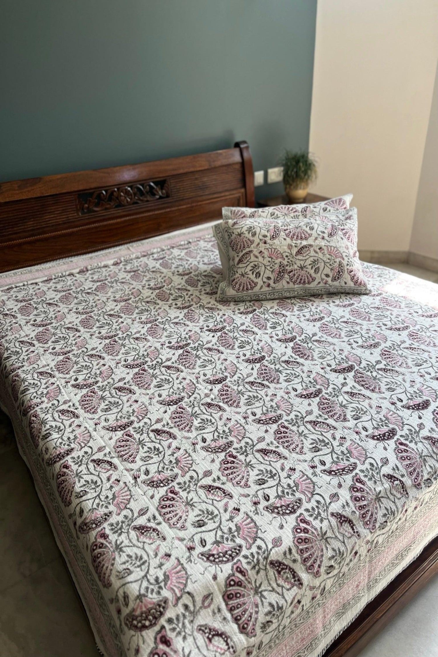 Gulmohar Baag Handloom Bedcover King size (90x108)