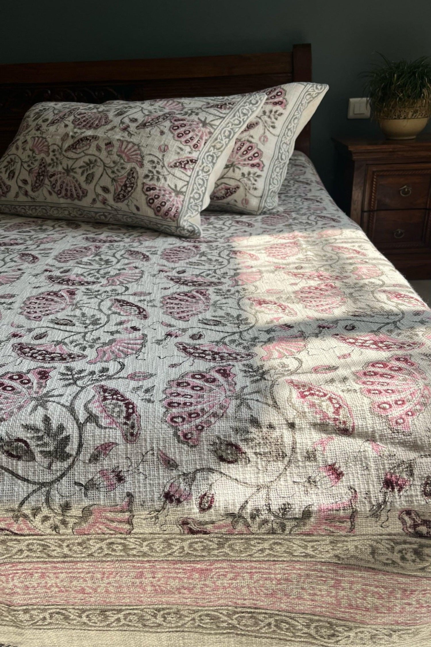 Gulmohar Baag Handloom Bedcover King size (90x108) view 2