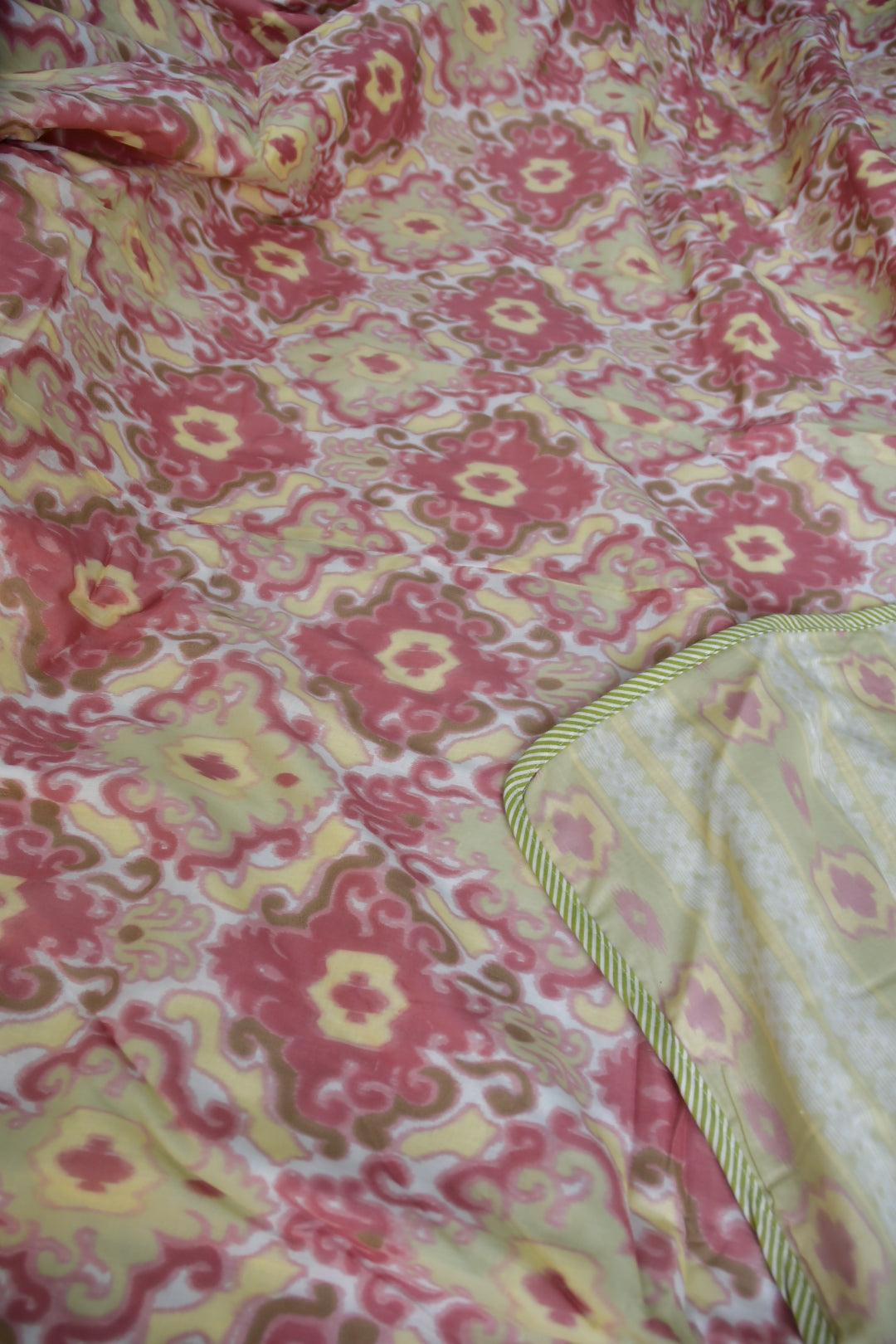 Pink Ikkat Mul Mul Reversible Dohar : Simple & ElegantDouble