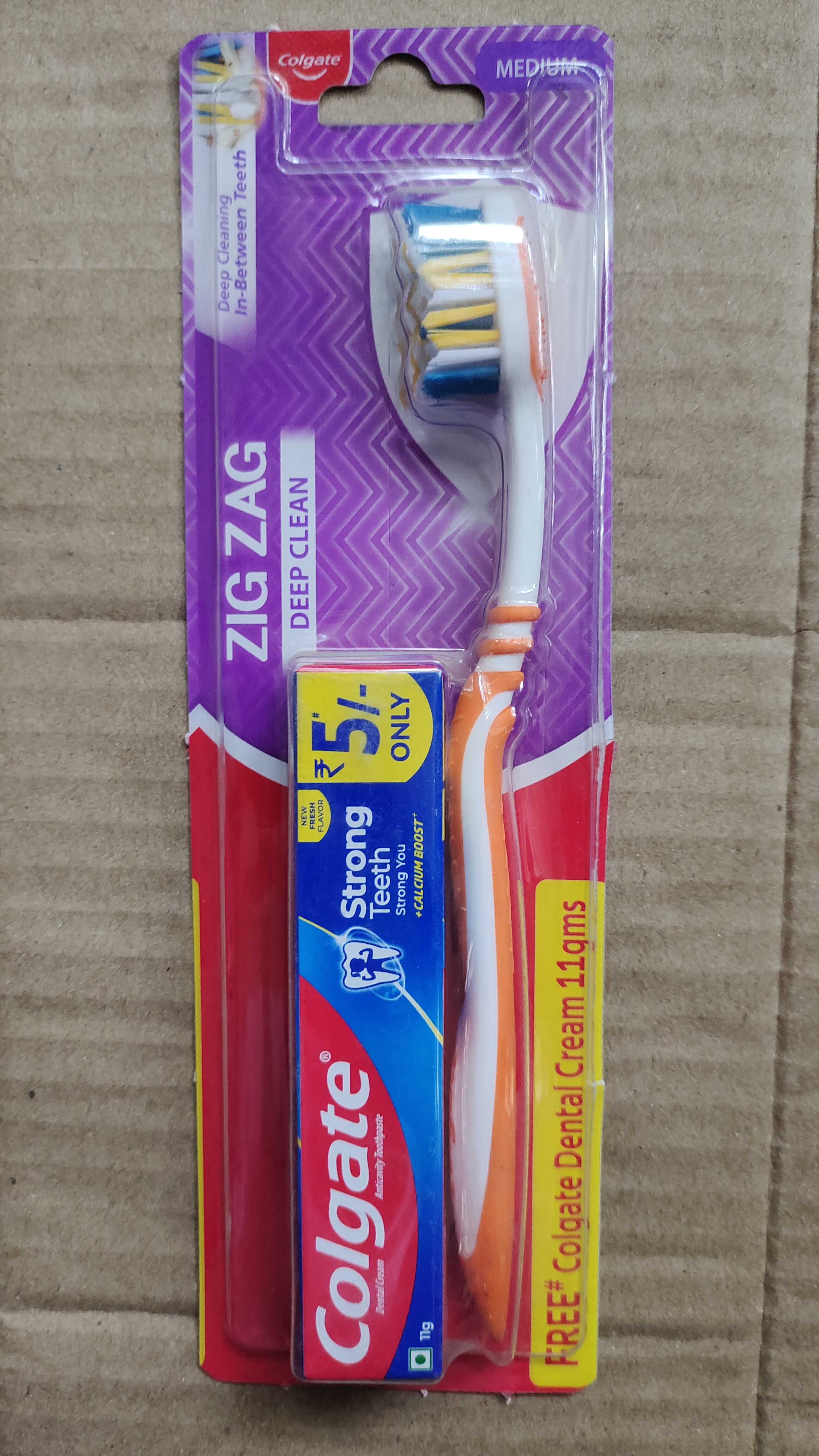 Colgate Toothbrush Zig Zag deep clean midium with free Colgate dental cream 11g