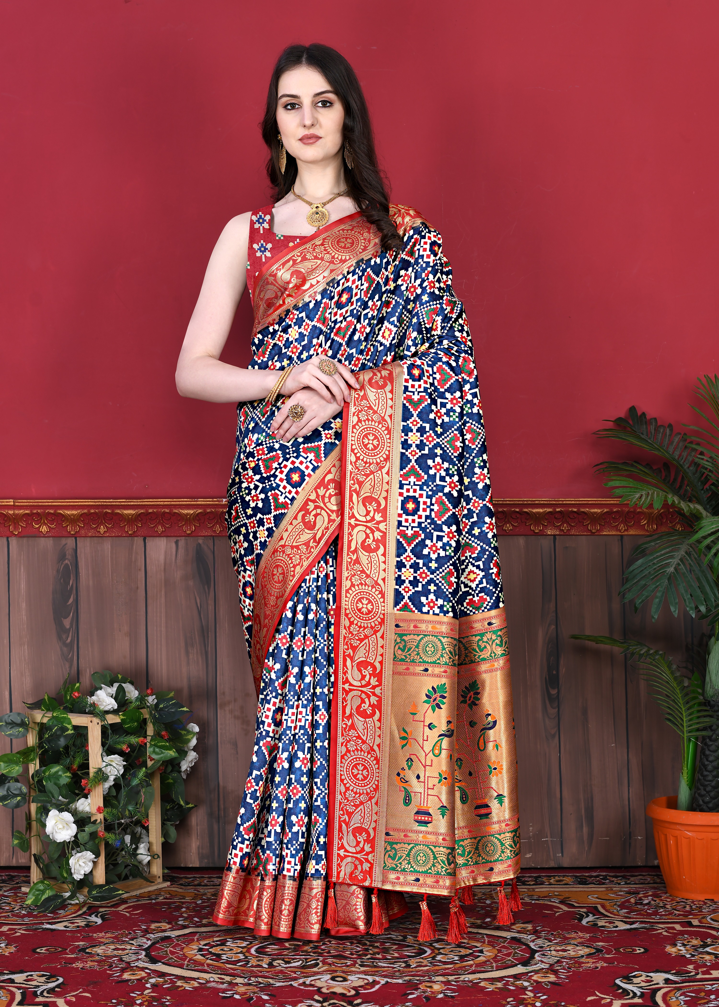 Yavira silk Women's Blue Ikat Silk Blend Saree