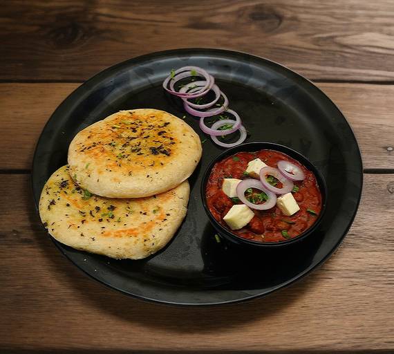 Paneer masala chole (gol) kulche