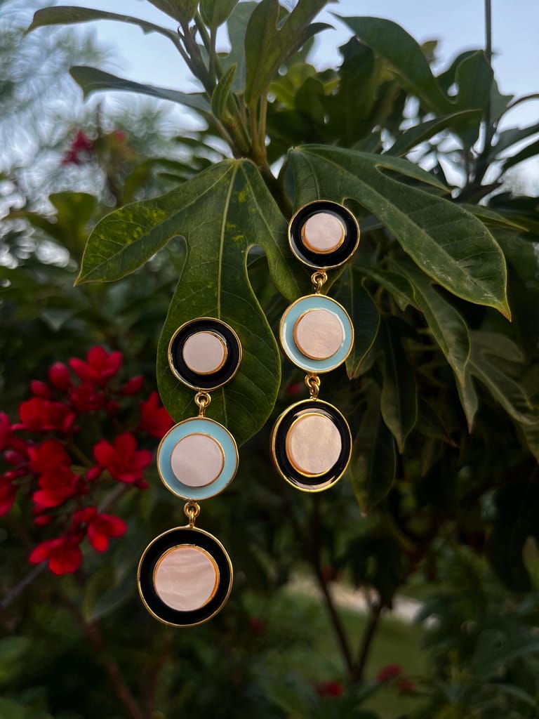 Chic Orbit Drops view 2