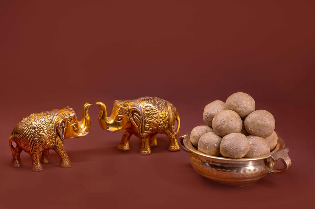 Desi Mitahara's Bajra Ladoo - Made with Bajra, Jaggery & Cow Ghee - Traditional Indian Sweet - Healthy, Nutritious Snack - 480g Pack - No Artificial Colours - Suitable for All Ages view 2