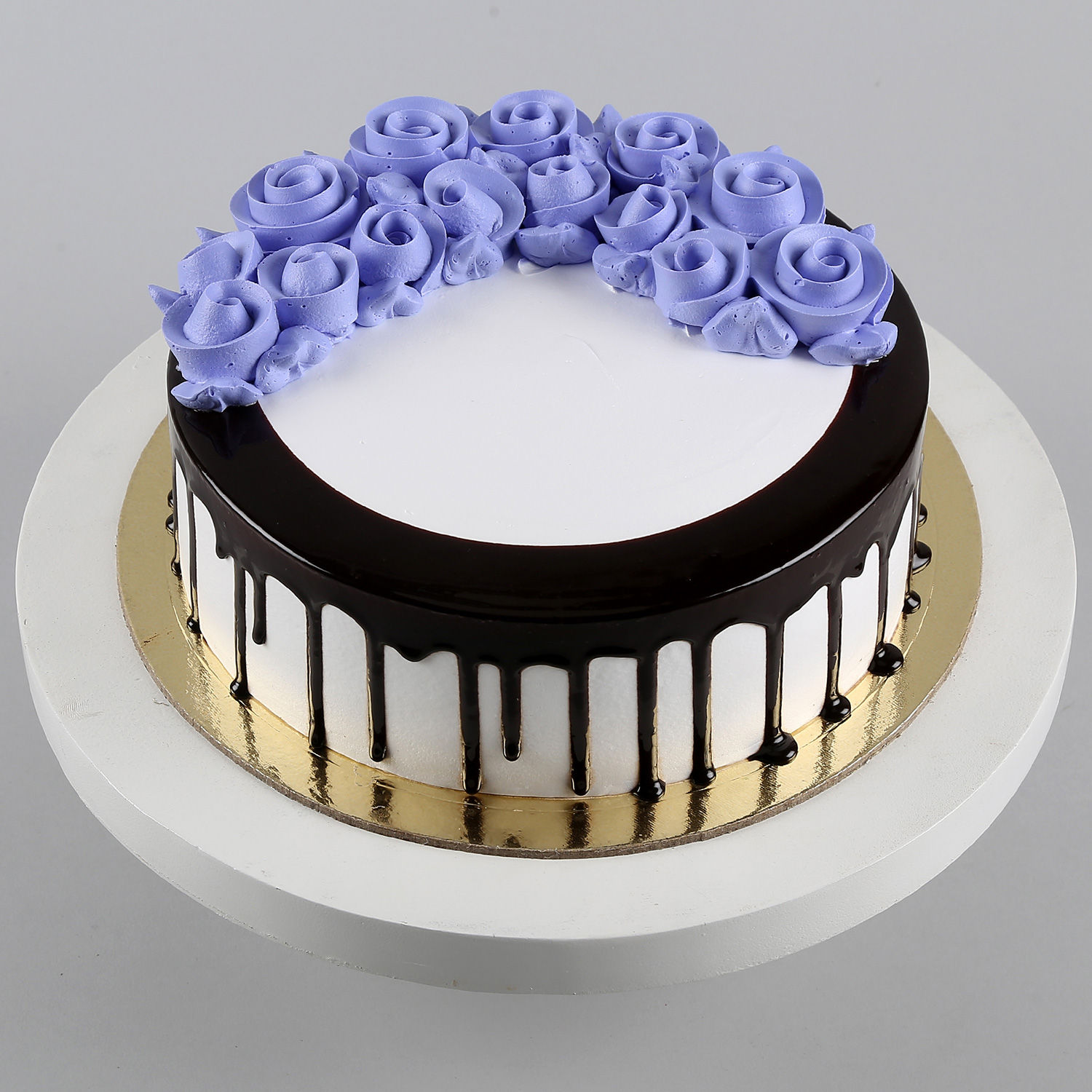 Roses On Top Black Forest Cake Half Kg view 2