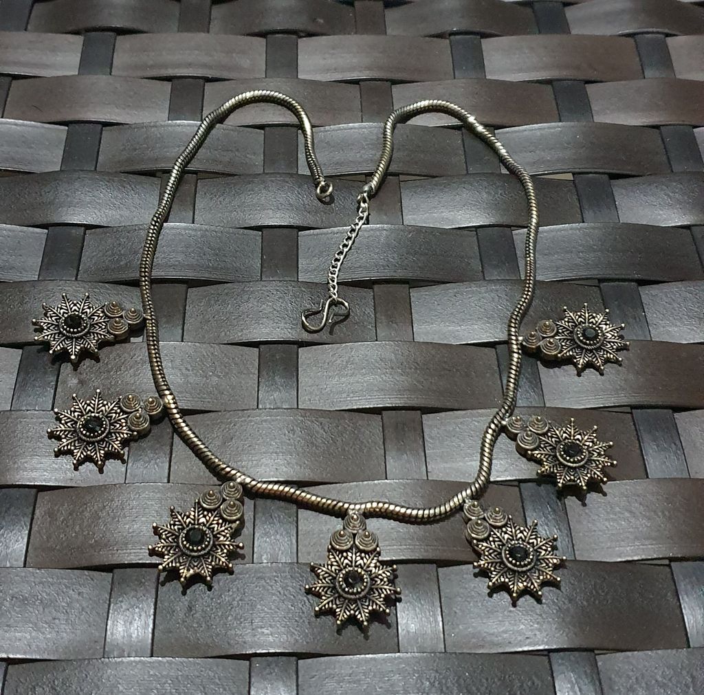 Glamvila Black Stone German Silver Chain view 2