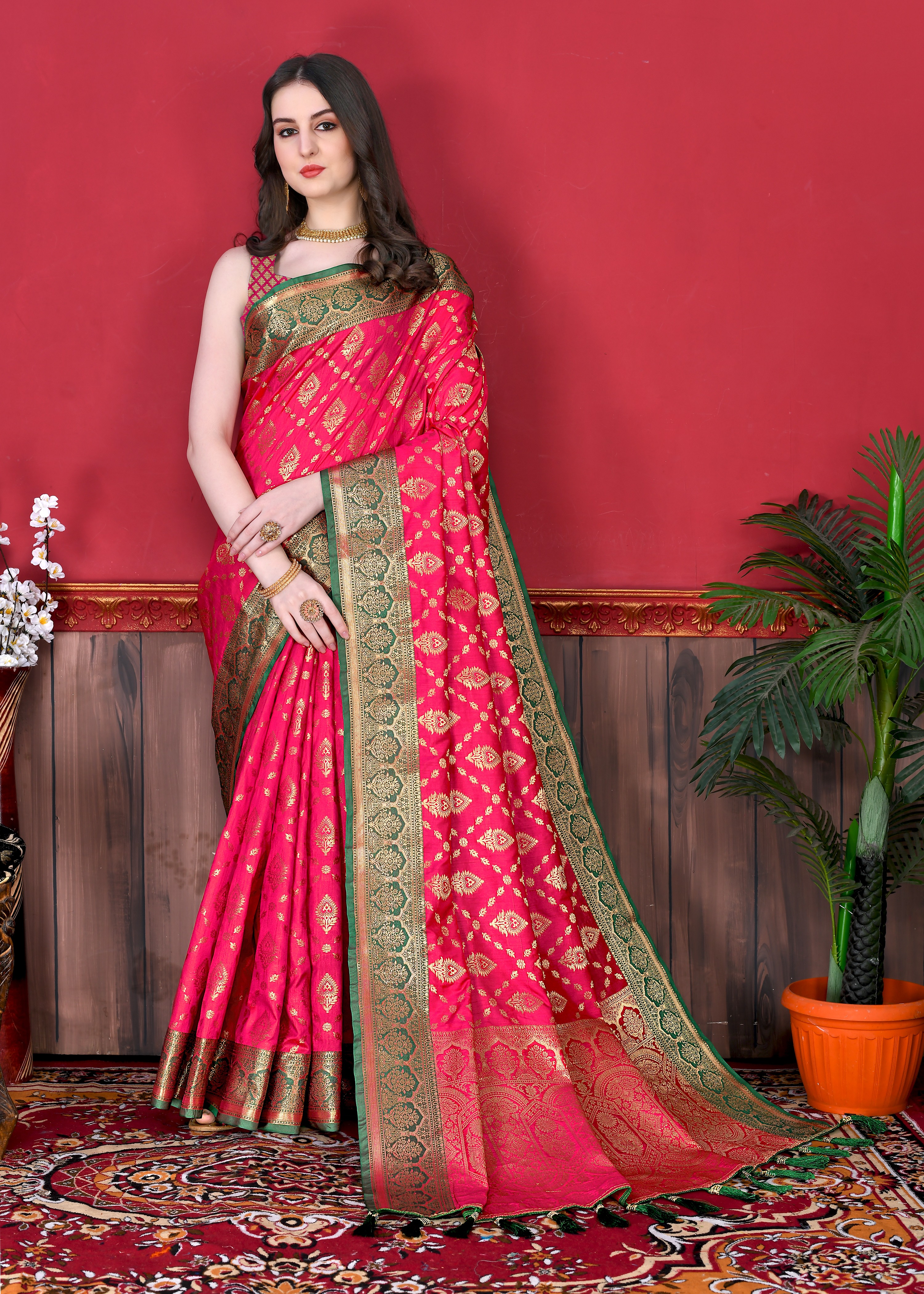 Yavira silk Women's Pink Handwoven Jacquard Saree