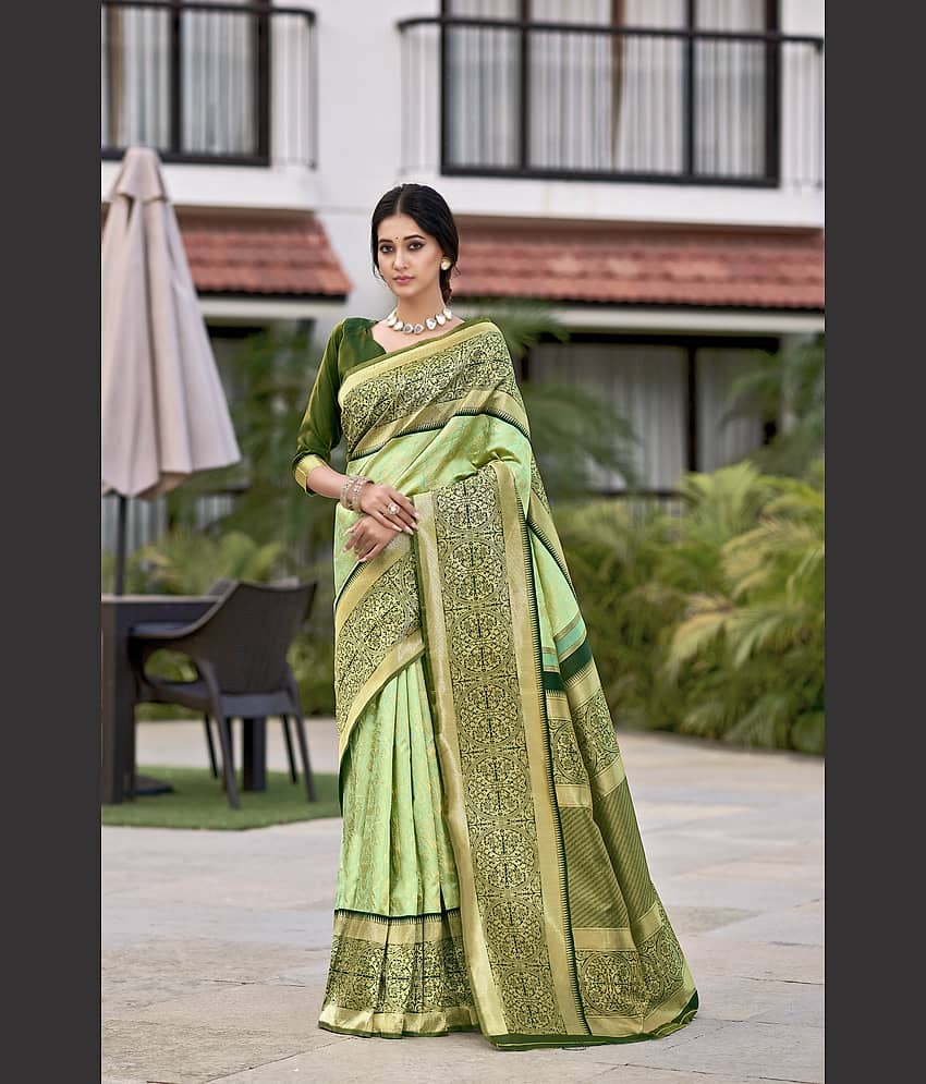 Sariya Jacquard Woven Saree With Unstitched Blouse Piece ( LightGreen ) view 2