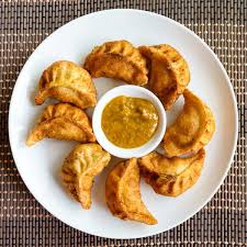 chicken momos fried (6 pcs)
