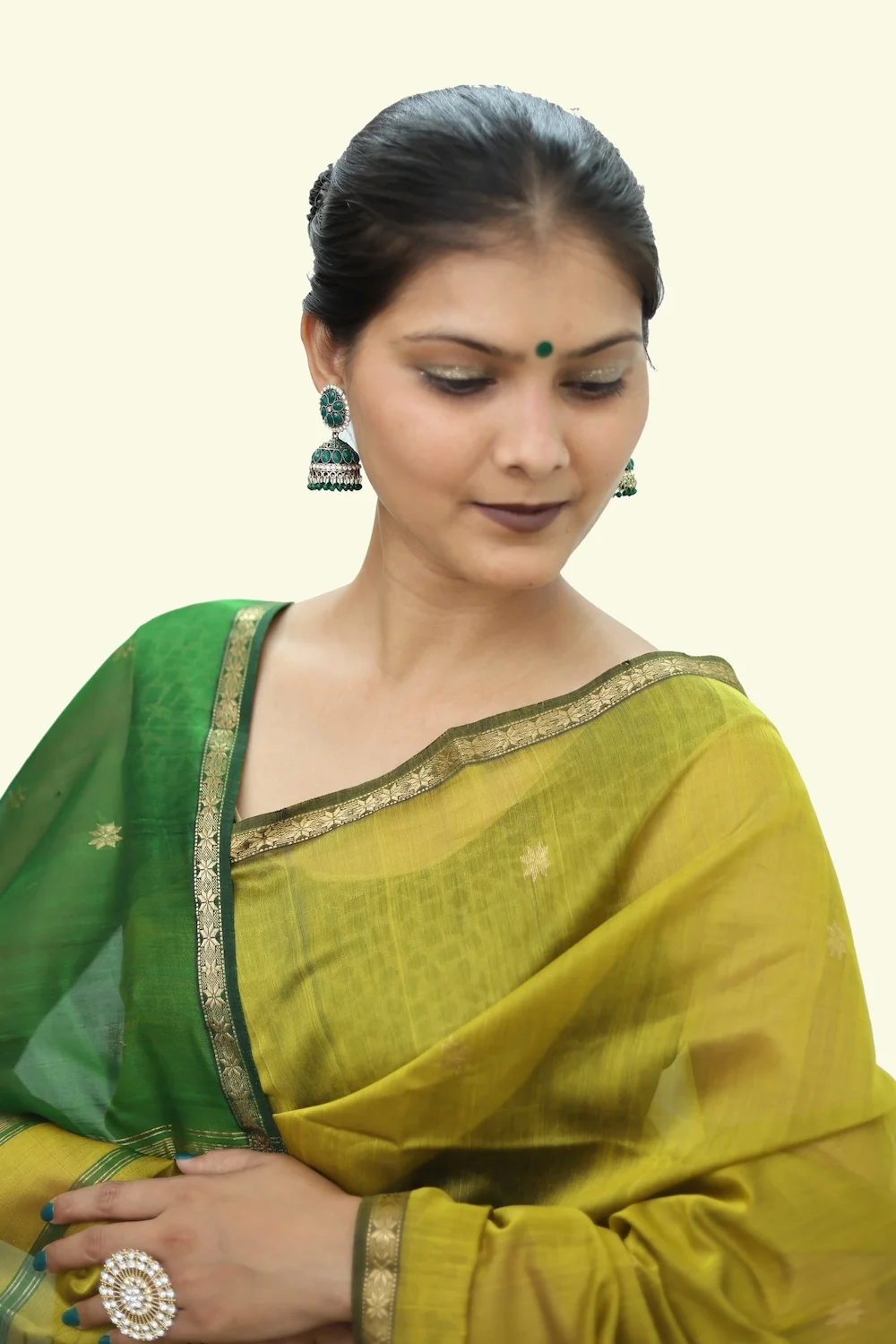 Regal Star motif handwoven Saree with Tassels – Yellow Green view 2
