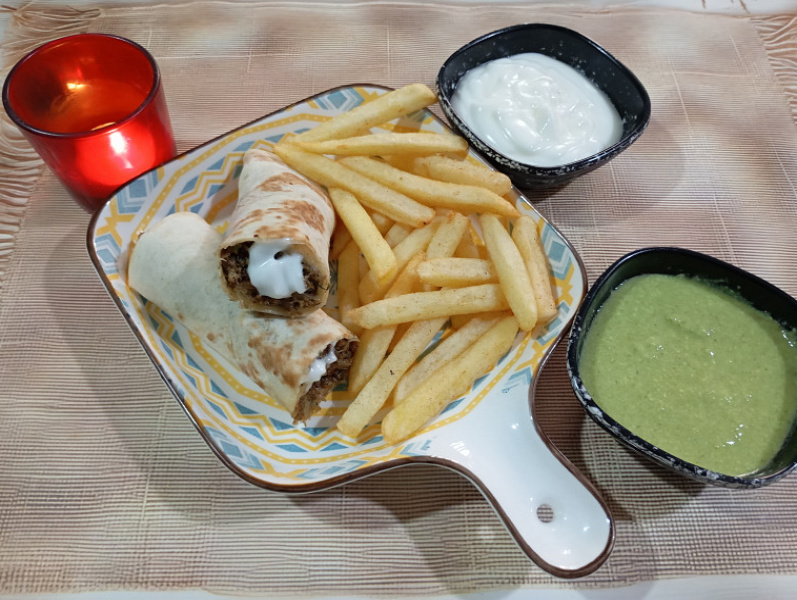 Chicken shawarma 1 roll + fries(small)